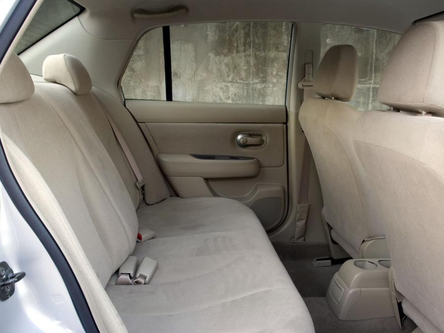  Nissan Versa Hatchback 2007 года  (фото 6 из 17)